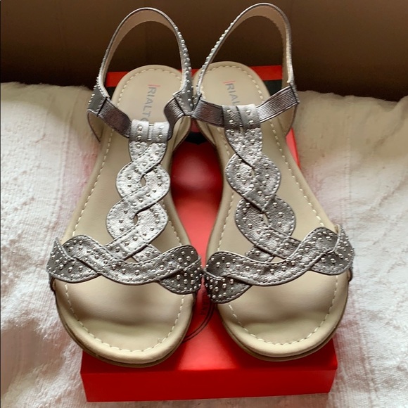 Sandals - Picture 3 of 4